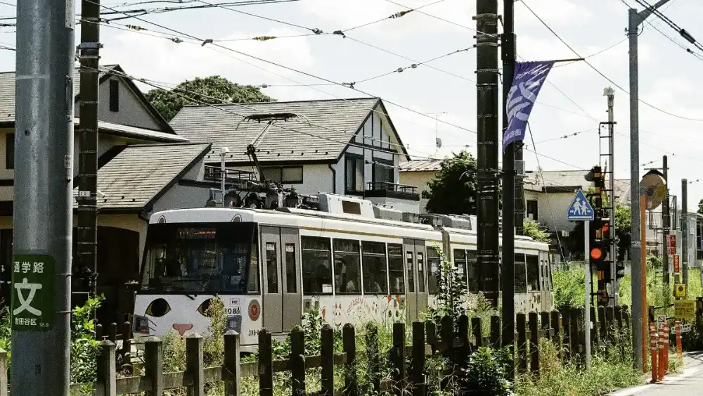 住宅地のあいだを走る東急世田谷線